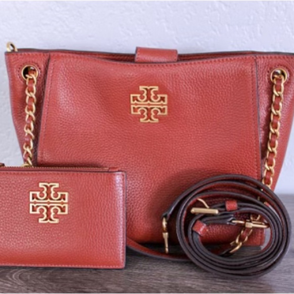 Excellent Condition; Tory Burch handbag and wallet. 11”x8” (base 4”)